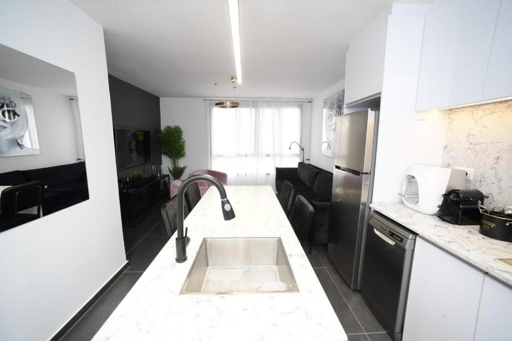 Z-32 Luxury Boutique Apartment Eilat Exterior photo